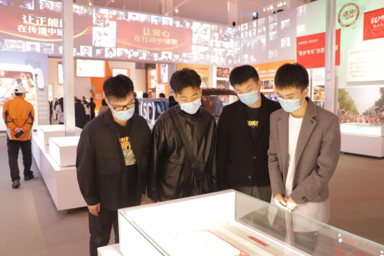 人民至上，生命至上 beat365组织党员教职工及入党积极分子 到武汉客厅参观抗疫专题展览