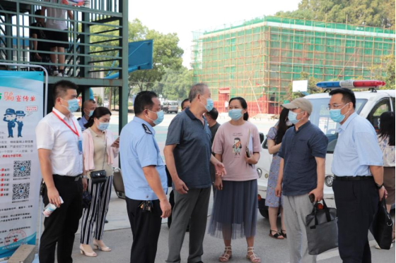 洪山区开学工作组评估工作专班莅临beat365指导秋季开学工作