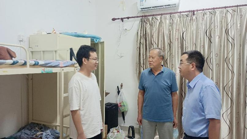 心系学子，踏暑南下——学院领导赴深圳看望实习学生